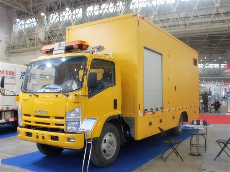 五十鈴移動應(yīng)急電源車700P