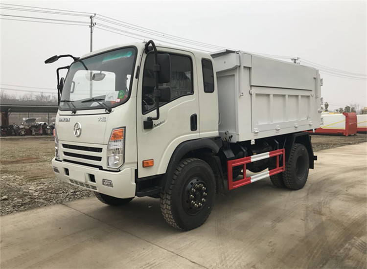 6方大運(yùn)對(duì)接垃圾車