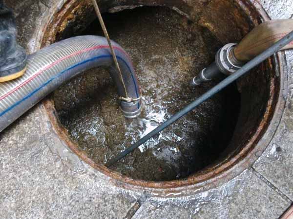 東風小多利卡污水處理車