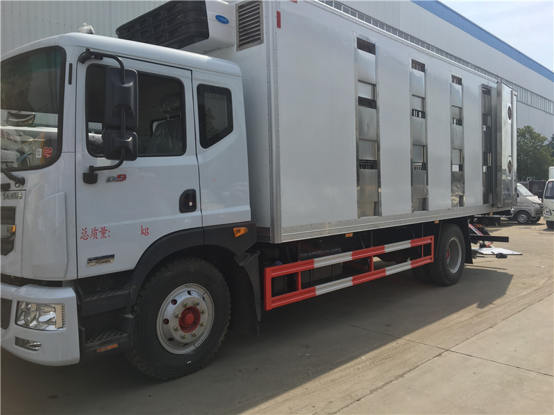東風(fēng)D9駕駛室6米畜禽運輸車