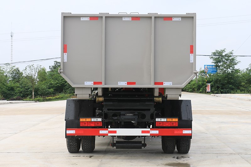 國六大運(yùn) 藍(lán)牌 6方 套臂垃圾車