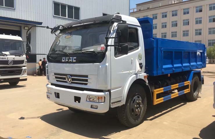 東風(fēng)D7多利卡6-8立方密封自卸式垃圾車