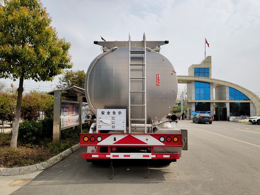 43立方食用油鋁合金半掛運輸車尾部圖片