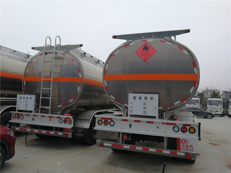 重汽豪沃(40-55L)鋁合金運(yùn)油半掛車