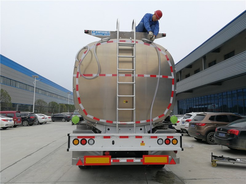 重汽豪沃(40-55L)鋁合金運(yùn)油半掛車