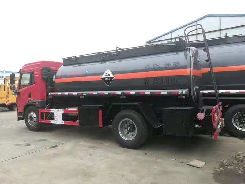 解放單橋8.8方鹽酸運(yùn)輸車