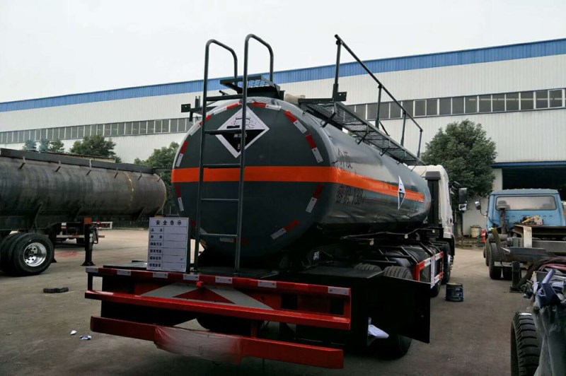 13.8方腐蝕性物品罐式運(yùn)輸車